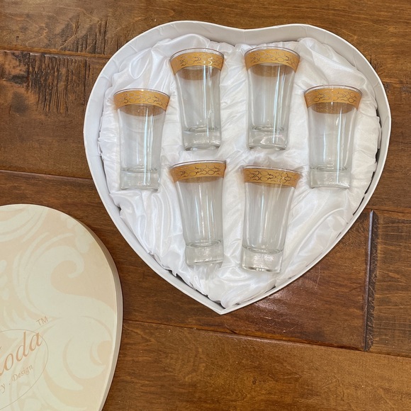 New in Heart Box D’Moda Italy Design Set of 6 Glasses - Picture 2 of 8